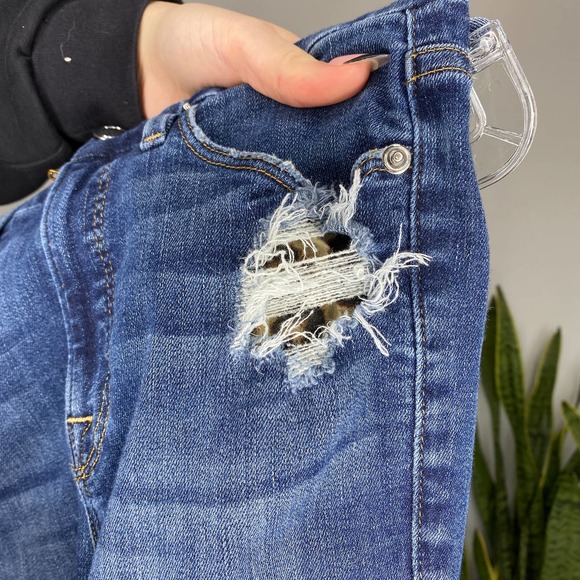 Good American Good Legs Dark Wash Distressed 4/27 - Picture 4 of 5